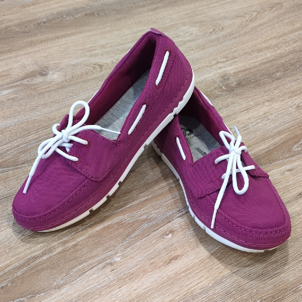❤️💜Cloudsteppers by Clarks Purple Loafers with White Laces Women's size 7💜❤️